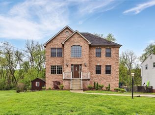 699 Surfside Dr, Pittsburgh, PA 15239