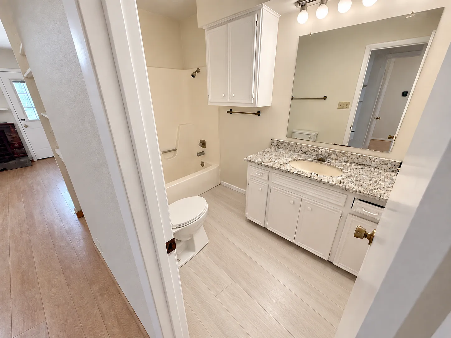 2 bed, 1030 sqft, $1,850 — Photo 4