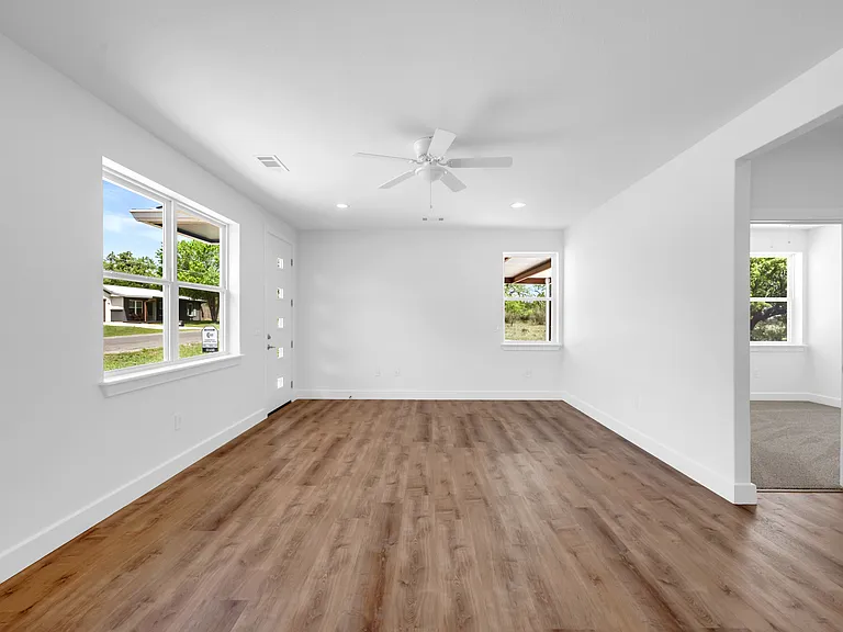 1701 Lakewood — Photo 16
