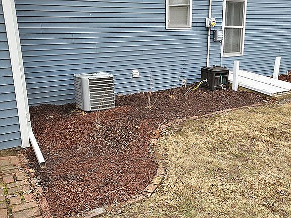 5th image of 202 E Marion St