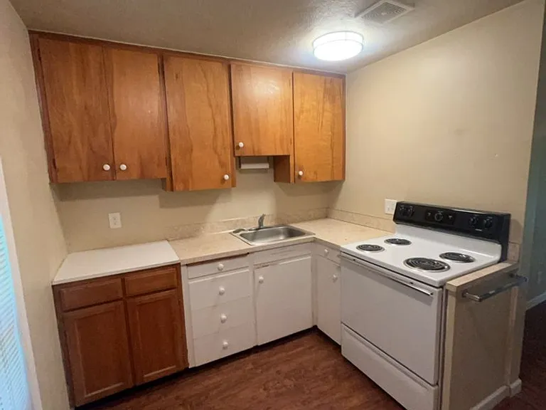 445 S Main St #1-15 — Photo 6