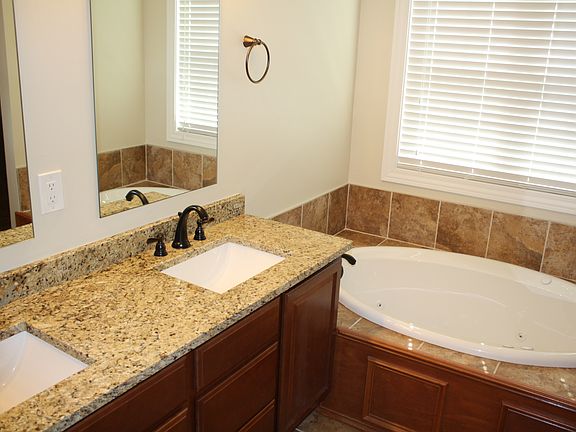 4th image of 89 Cobblestone Ln