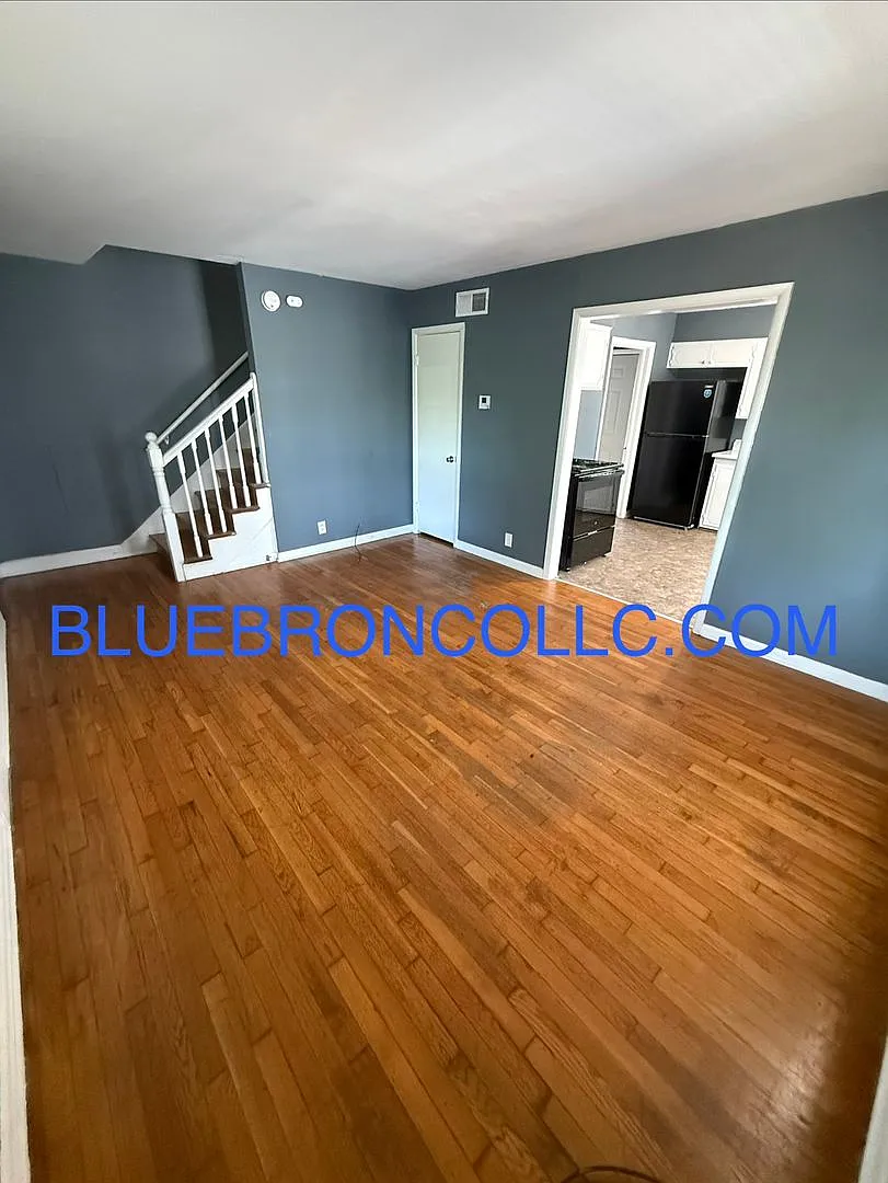 Newly remodeled! Fresh paint and beautiful hardwood floors — Photo 2