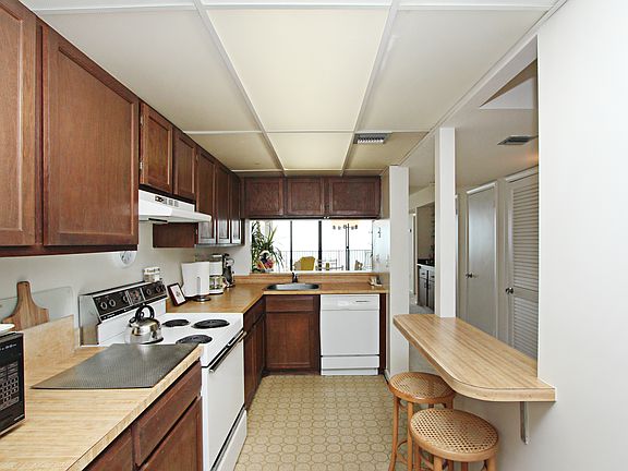 KItchen w full laundry room