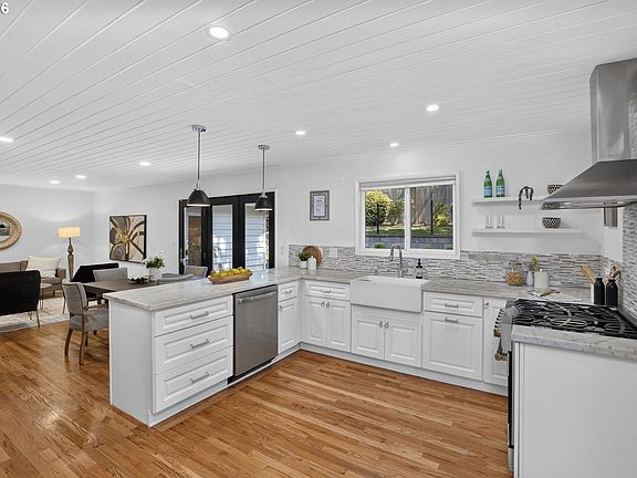 4th image of 16933 Greentree Ave