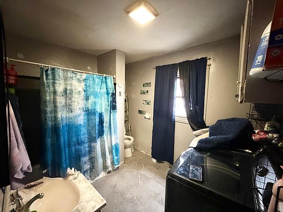 5th image of 1249 Evergreen Rd