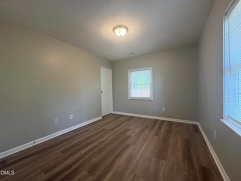 745 Grantland Dr — Photo 19