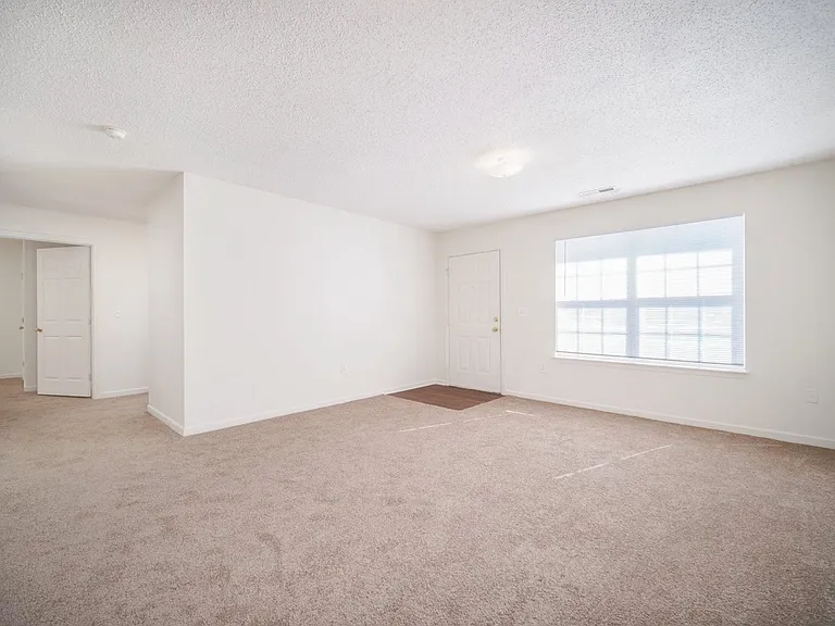 Amesbury Apartments — Photo 36