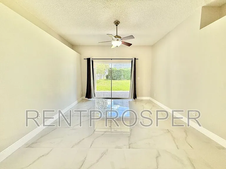 10181 Marsh Pine Cir — Photo 11
