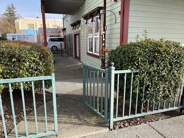 9026 Windsor Rd — Photo 18