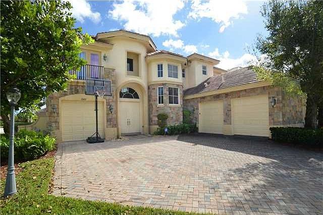 Home For Sale In Versailles