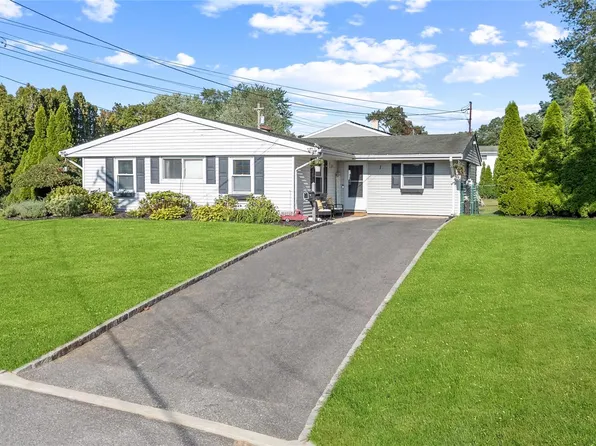 1 Debbie Lane, Patchogue, NY 11772