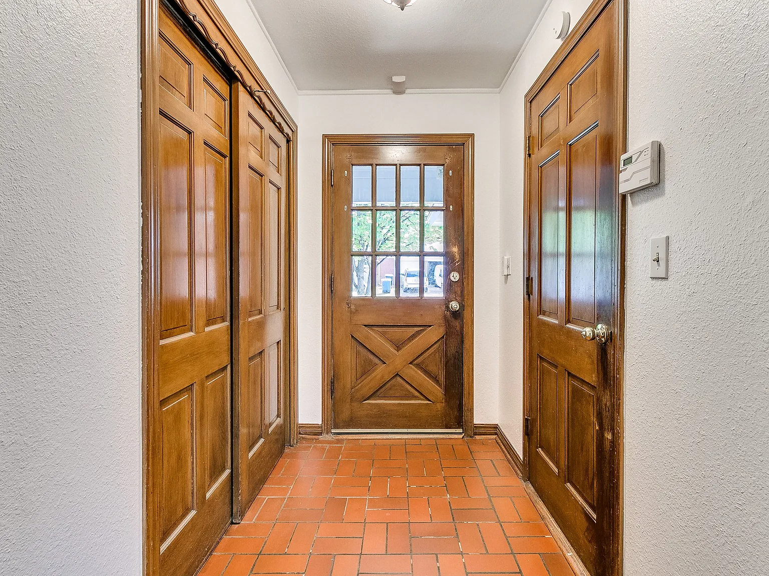 3 bed, 1372 sqft, $1,580 — Photo 2