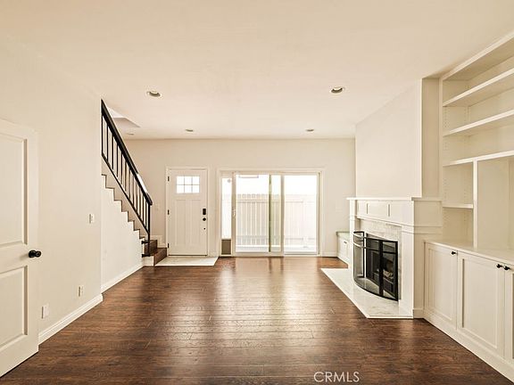 2nd image of 13948 Moorpark St APT 4