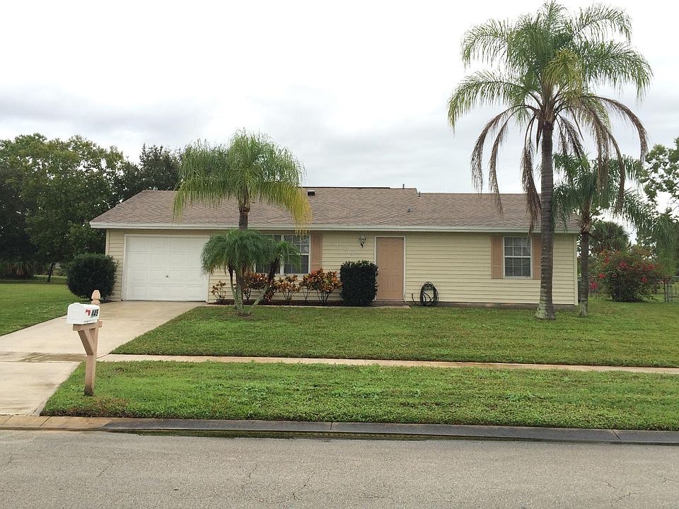1st image of 449 NE Redrock Court