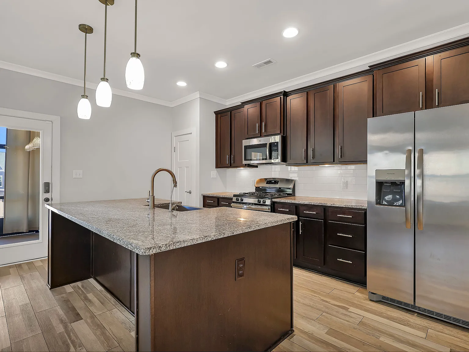 3 bed, 2477 sqft, $2,500 — Photo 3