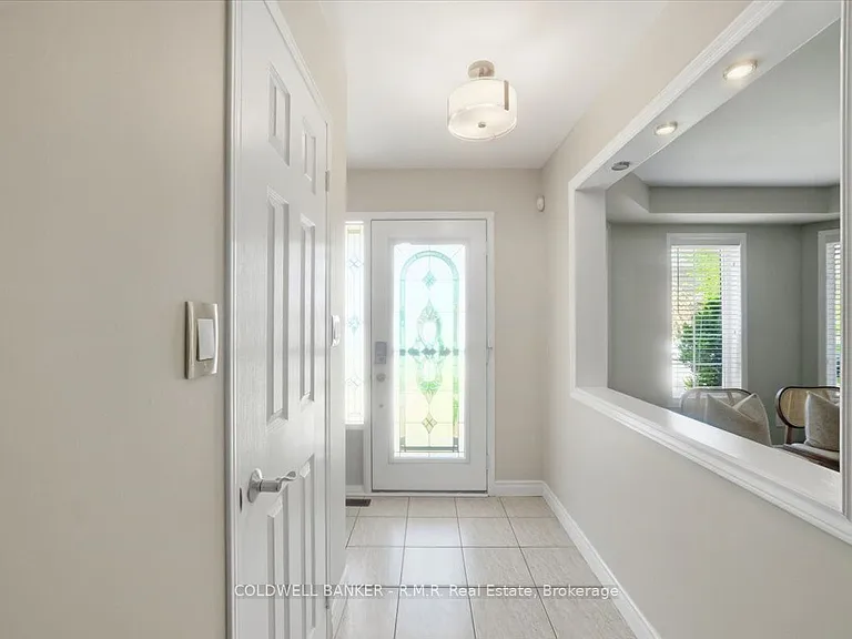 45 Angier Cres — Photo 3