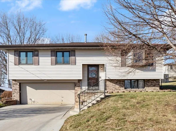 110 Heesch Ave, Treynor, IA 51575