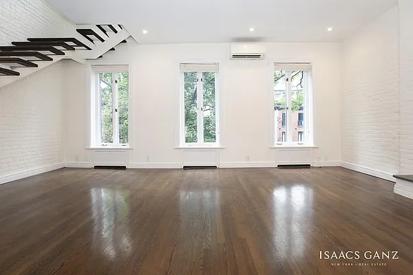 Sold by Isaacs Ganz Real Estate | media 10