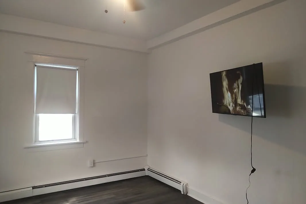 2 bed, 599 sqft, $2,200 — Photo 2