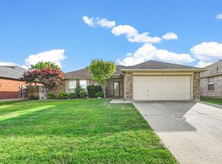 951 Aaron Dr, Burleson, TX 76028