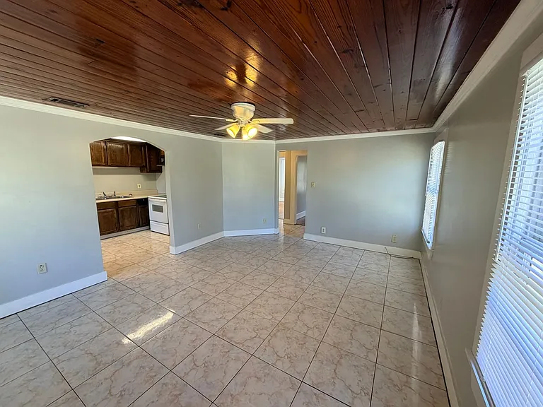 1005 Langdale Dr #B — Photo 6