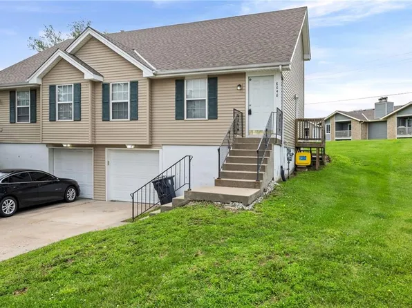 8644-8646 NW Waukomis Dr, Kansas City, MO 64154