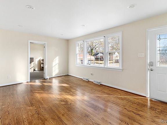 4th image of 8804 Avalon Dr