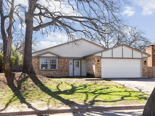 5804 Trail Crest Dr, Arlington, TX 76017