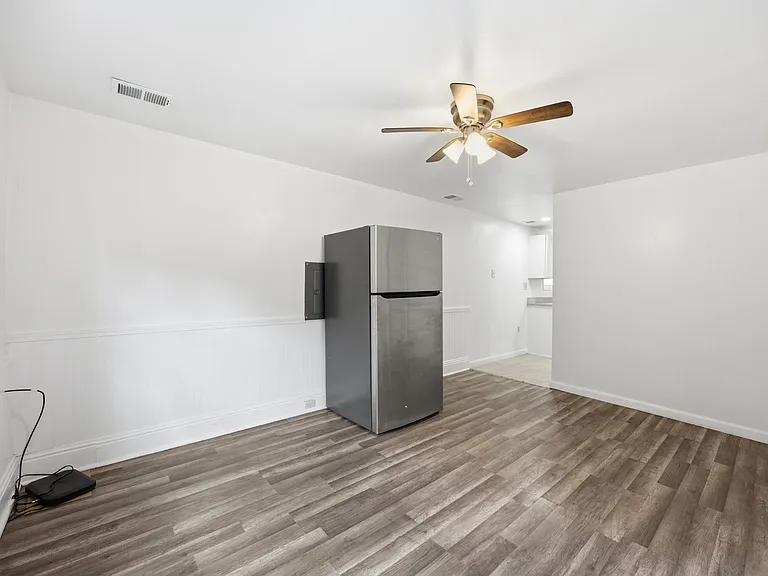 2822 Salisbury St — Photo 28