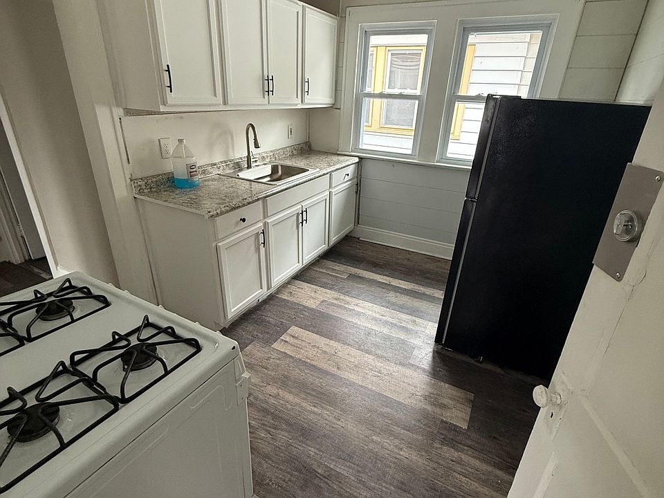 1st image of 3309 W 127th St #Up