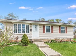 1033 Elizabeth St, West Chicago, IL 60185