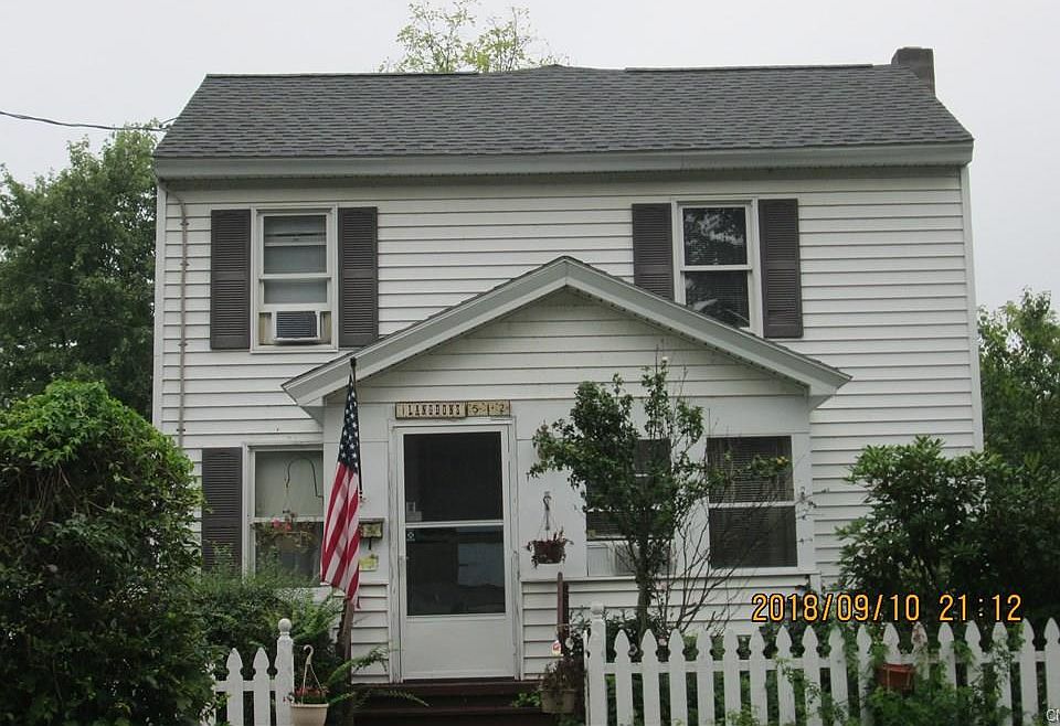 2nd image of 512 Worth St