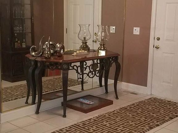 Foyer with ceramic tile 