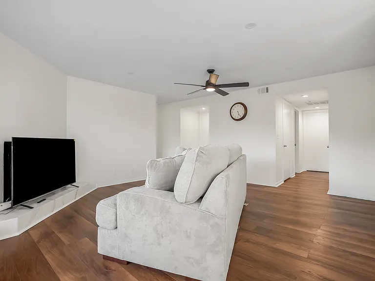 11212 Nieman Rd #202 — Photo 4