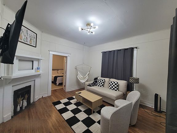 5th image of 426 W King St #A