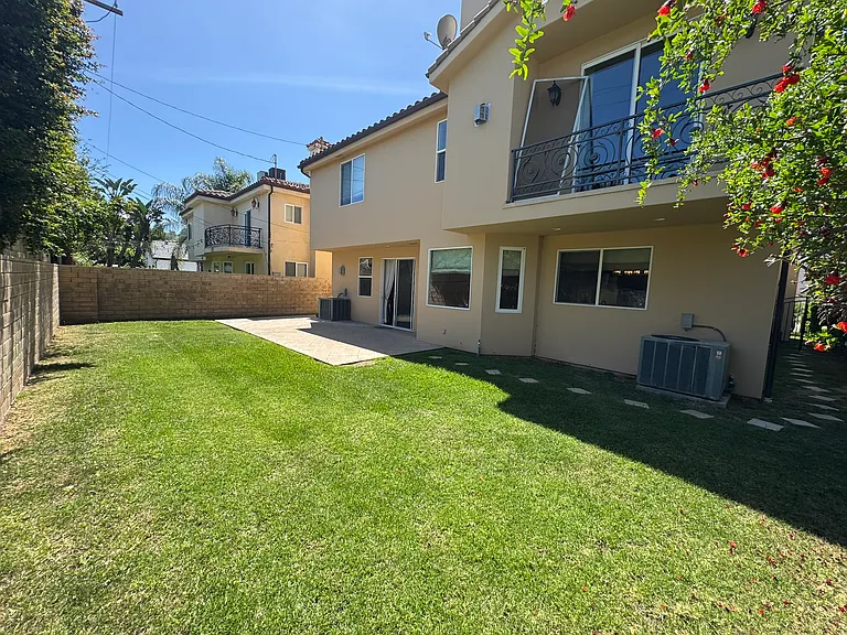4960 Chimineas Ave — Photo 23