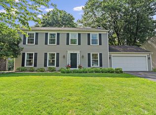 10 Bridgeport Ln, Geneva, IL 60134