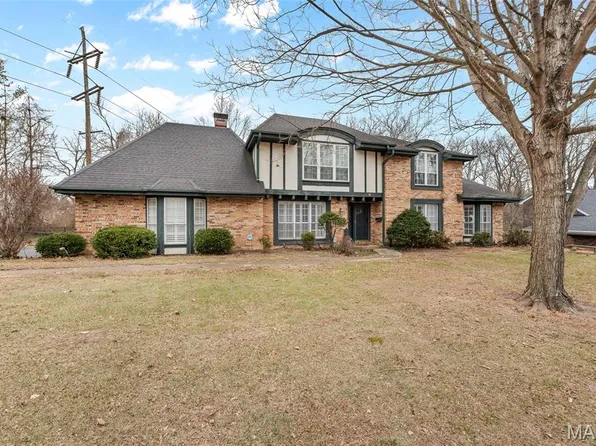 2 Powder Creek Dr, Belleville, IL 62223