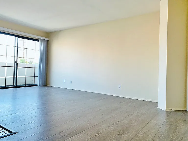 Lido Apartments - 3500 Mentone Ave — Photo 27