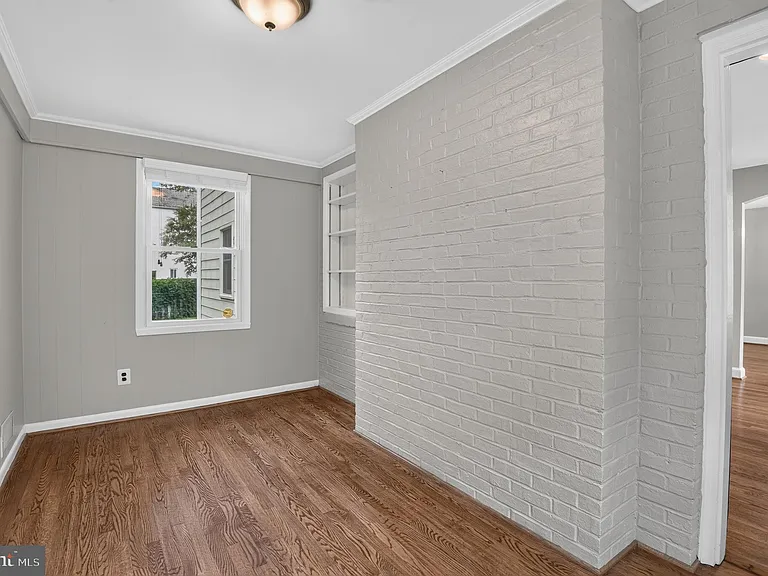 9315 Linden Ave — Photo 5