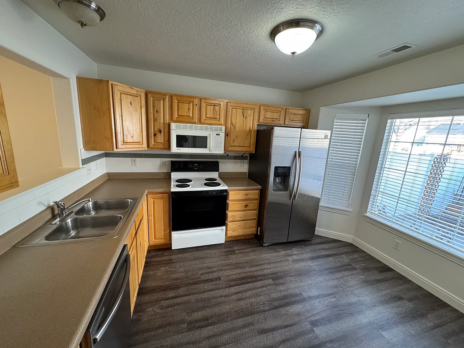 3 bed, 1301 sqft, $1,600 — Photo 4