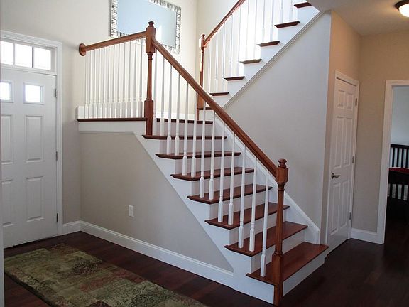 5th image of 54 Sorrento Ave