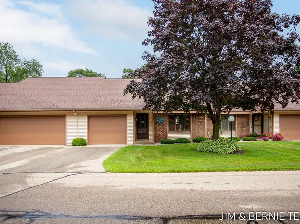 493 Cherry Ln, Holland, MI 49424