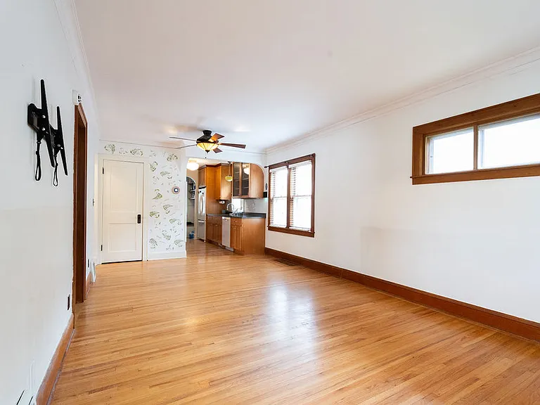 4142 Sheridan Ave N — Photo 4