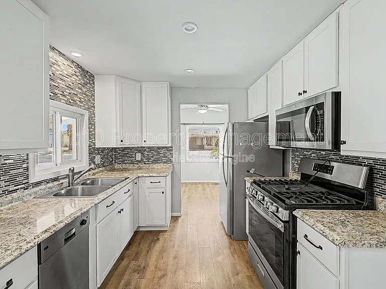 462 S 80th Pl — Photo 17