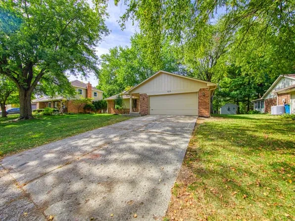 910 Summitcrest Dr, Indianapolis, IN 46241