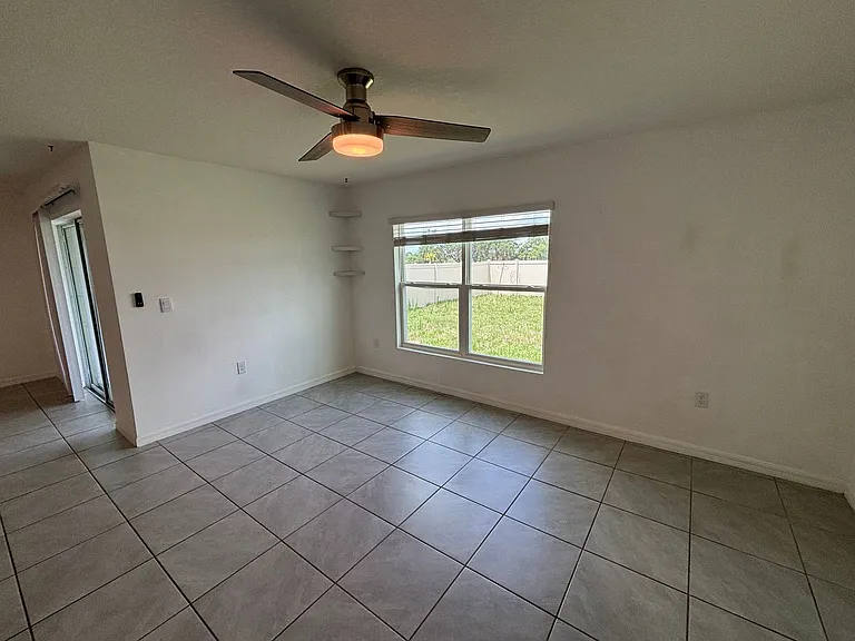 8940 SW 50th Ter — Photo 16