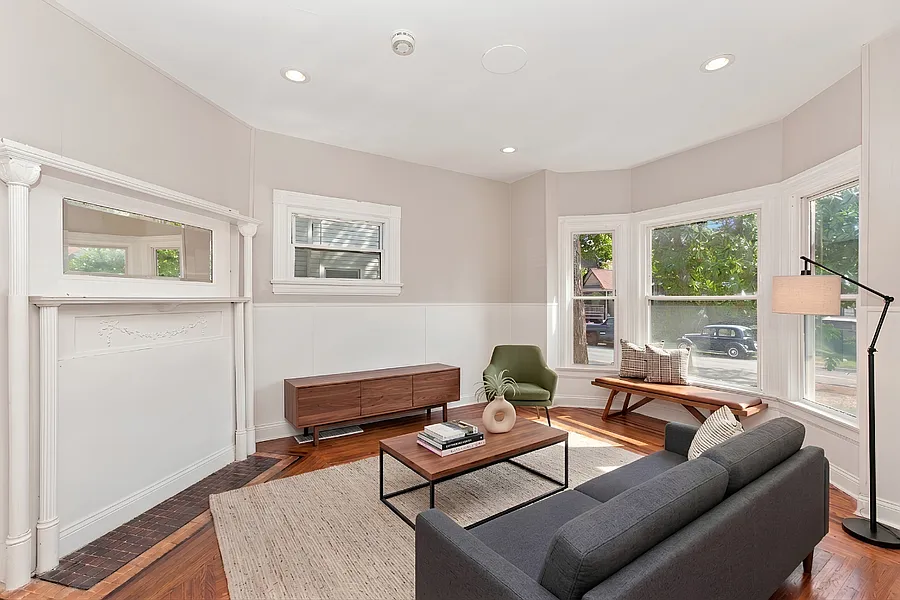 2-Bedroom Duplex Unit with In-Home Laundry on Cleveland's West Side (Welcome Section 8) — Photo 2