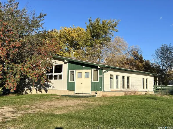 904 Railway AVENUE, Loon Lake, SK S0M 1L0